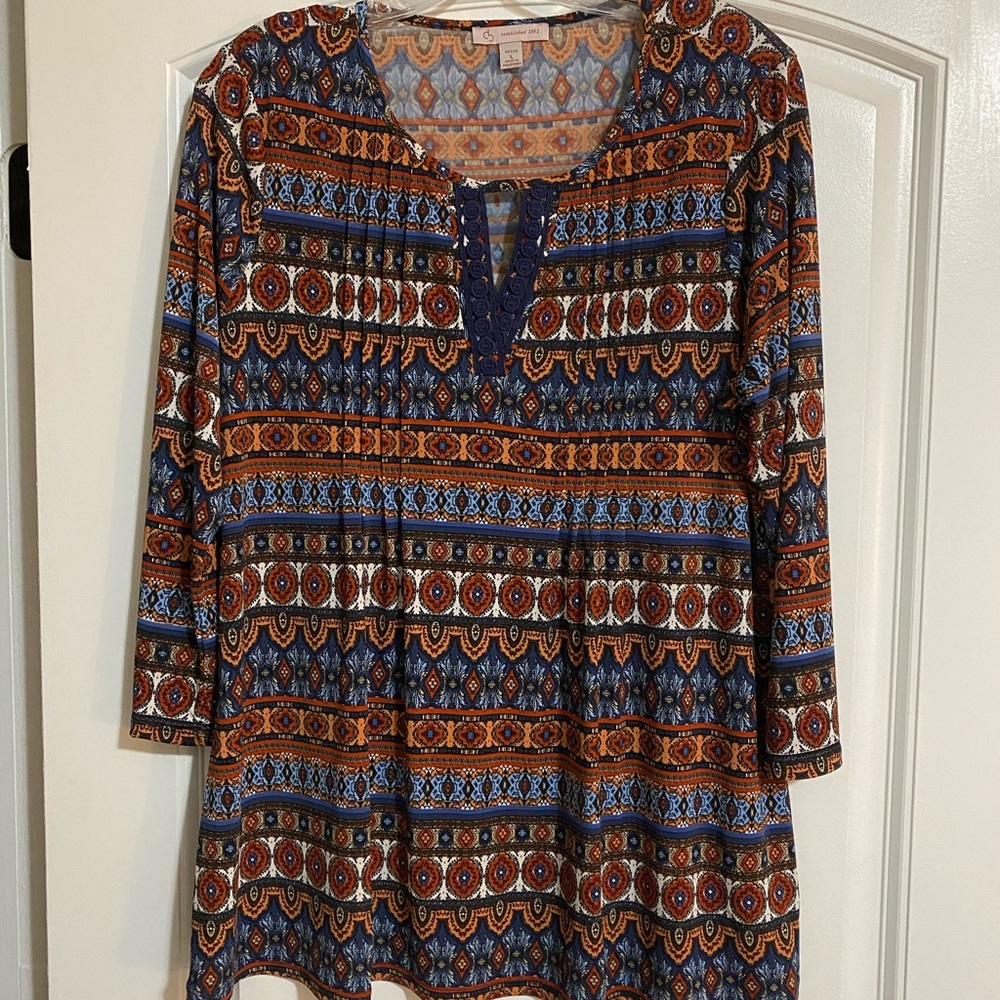 Beautiful warm colors and great for fall! Size LP